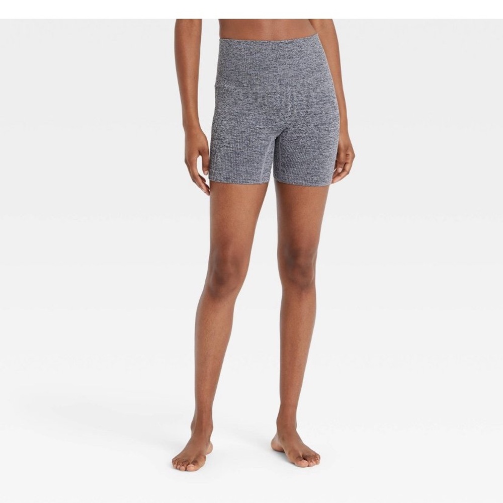 Seamless shorts